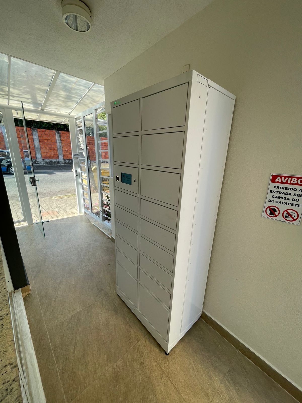 Armário inteligente XLocker instalado em condomínio 2