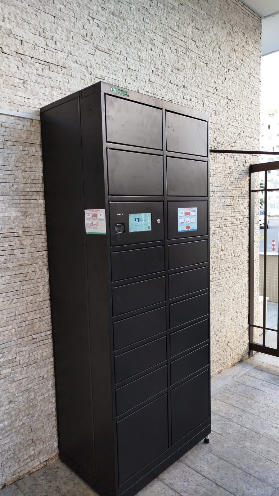 Armário inteligente XLocker instalado em condomínio 3