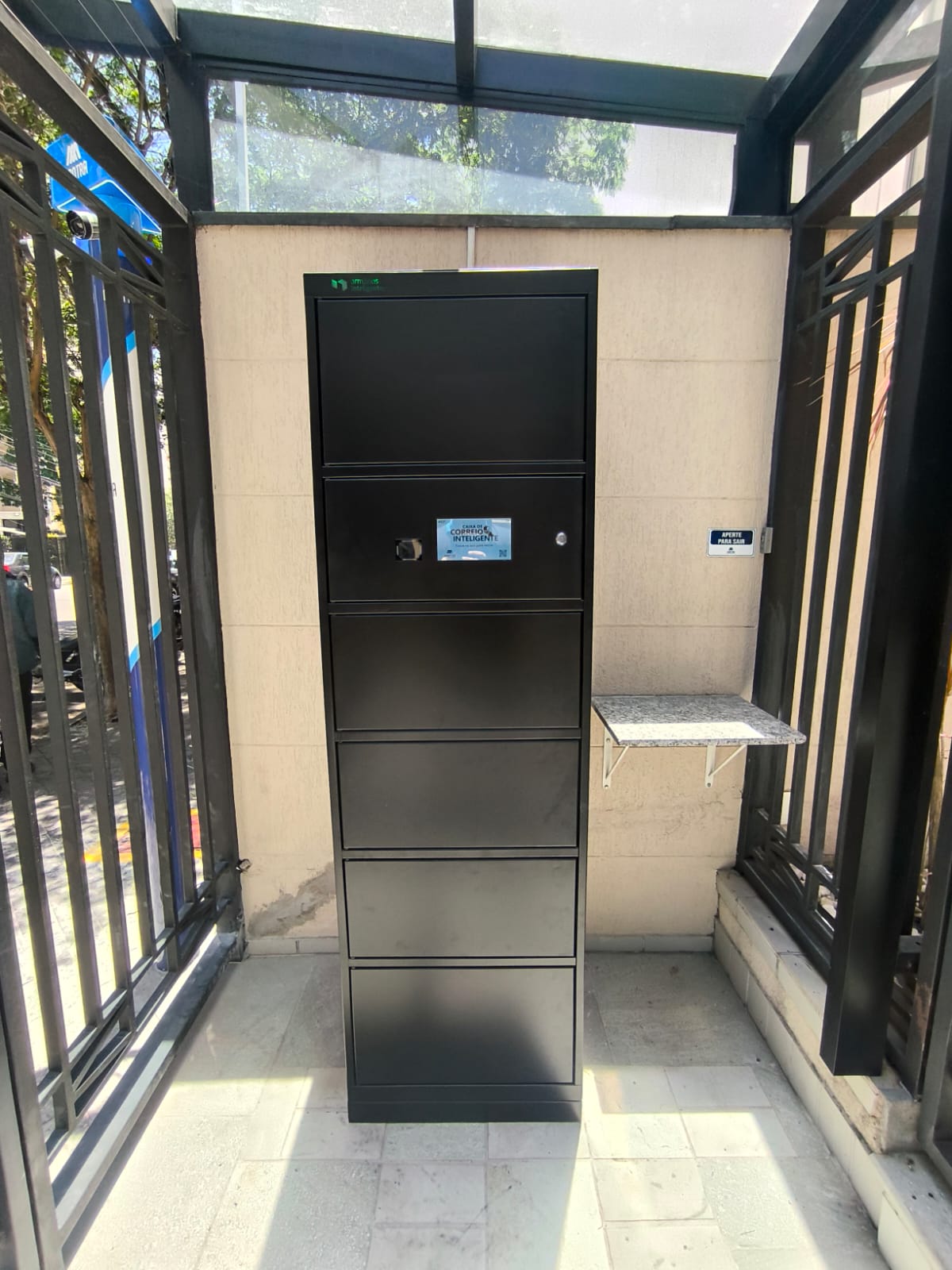 Armário inteligente XLocker instalado em condomínio 6